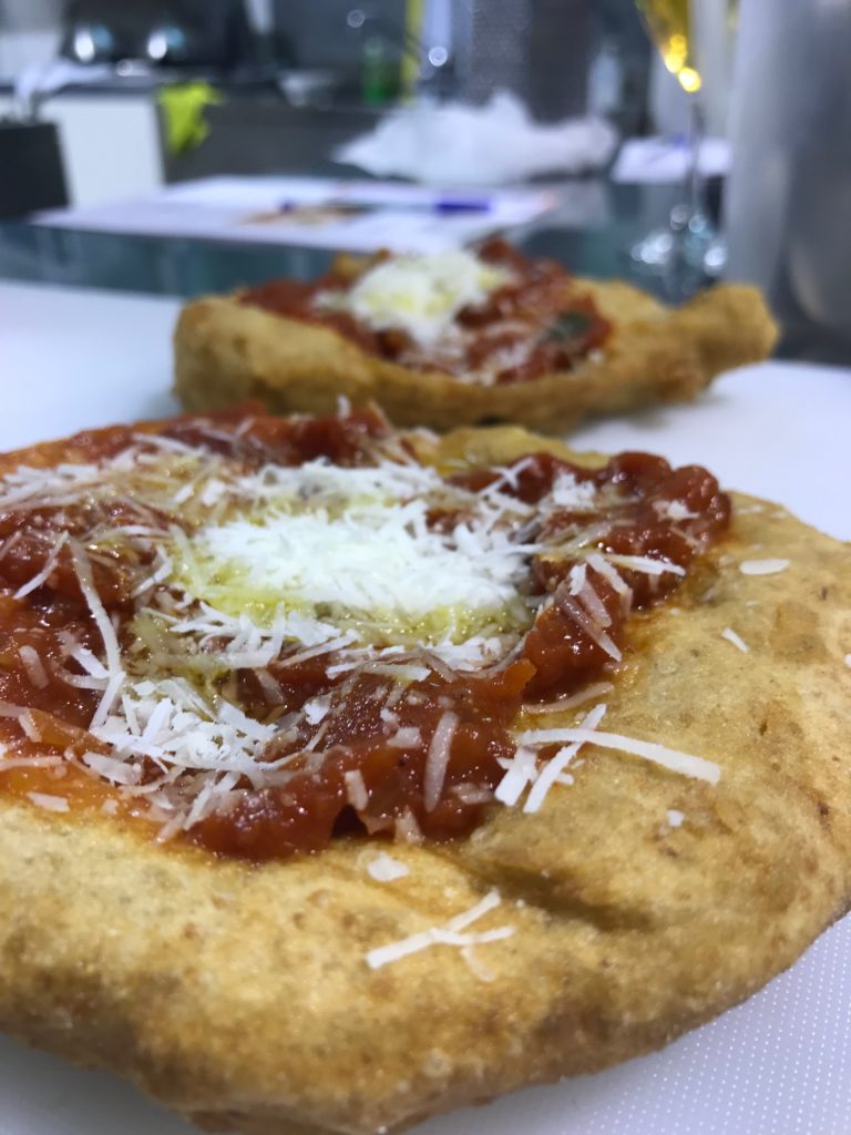 Ricetta pizza fritta napoletana oggi impariamo dai maestri! Il